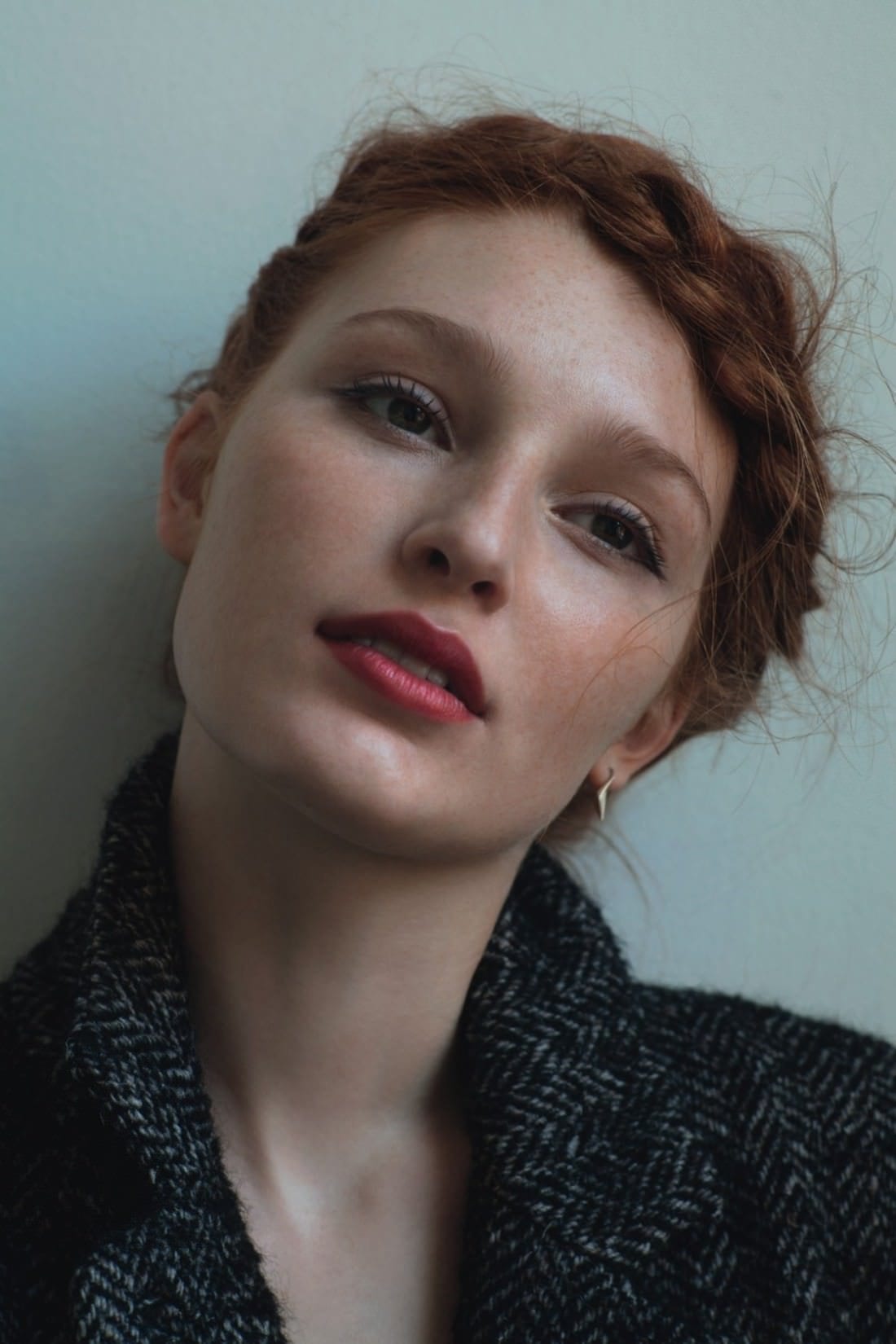 A classic & romantic makeup look with Kjaer Weis