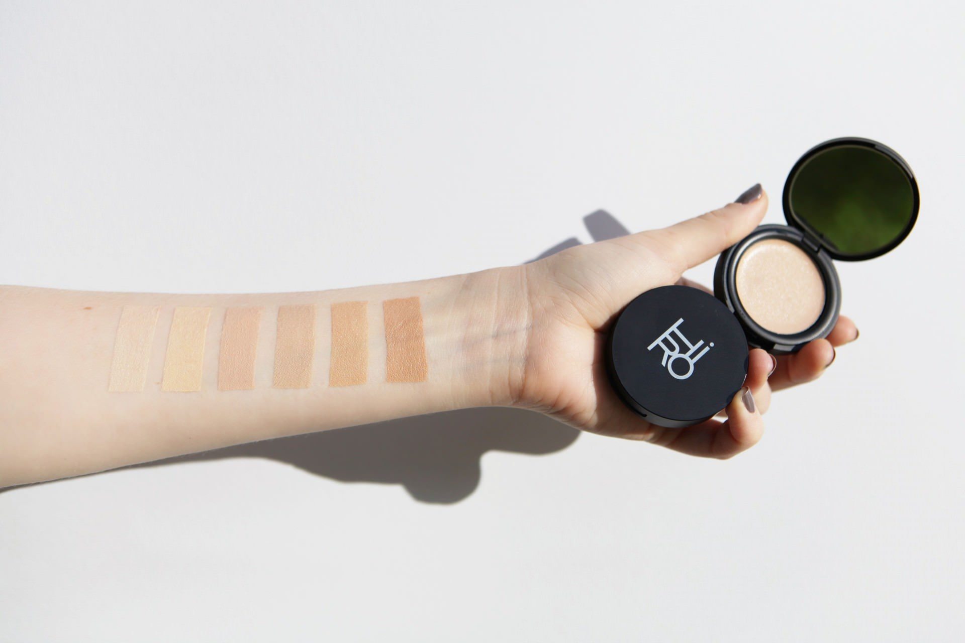 Swatches HIRO Space Balm Farben auf Arm