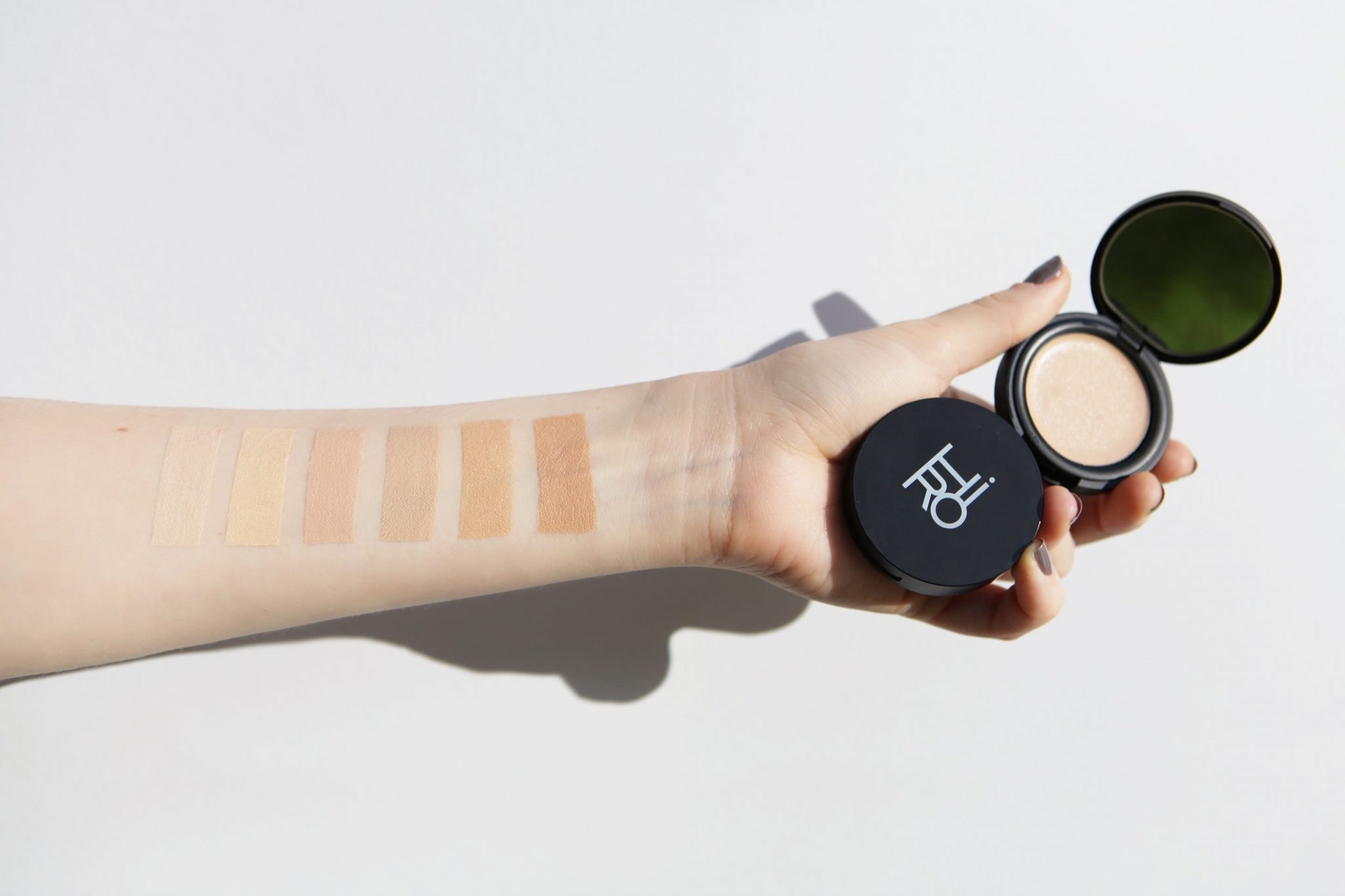 Swatches HIRO Space Balm Farben auf Arm