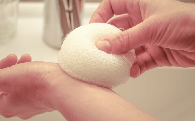 How To Cleanse Your Skin & Face with the Konjac Sponge | Amazingy Magazine