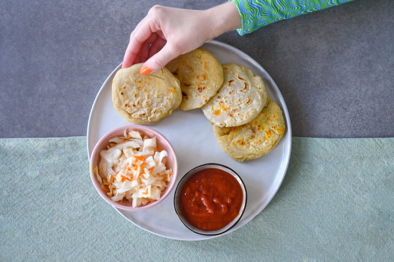 Amazingy Kocht - Pupusas mit Curtido & Salsa (salvadorianisches Rezept) | Amazingy Magazine