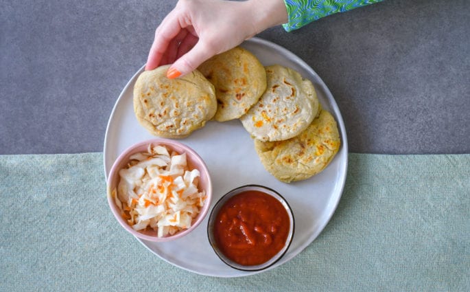 Amazingy Kocht - Pupusas mit Curtido & Salsa (salvadorianisches Rezept) | Amazingy Magazine
