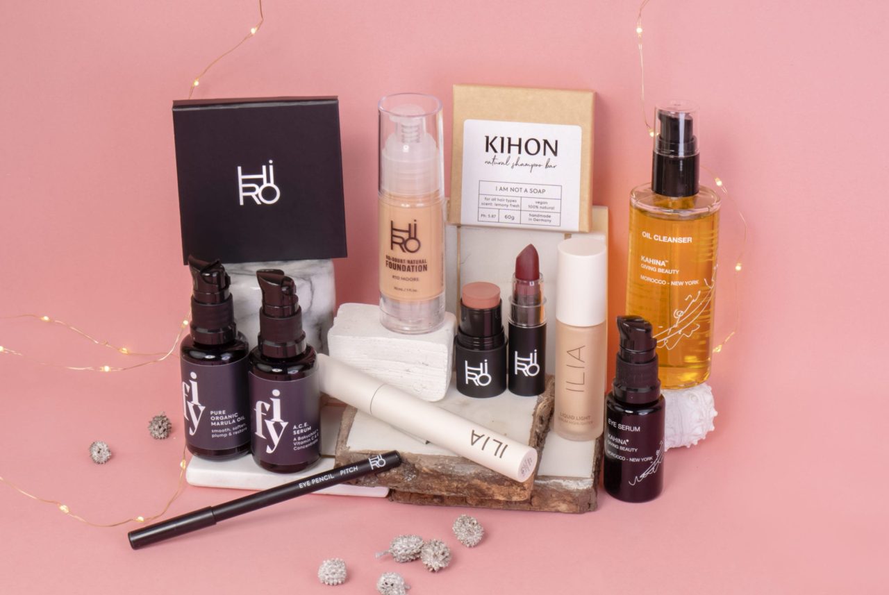 Amazingy 2020 Holiday Giveaways (Week 1) — "We Are Family" Set | Amazingy Magazine