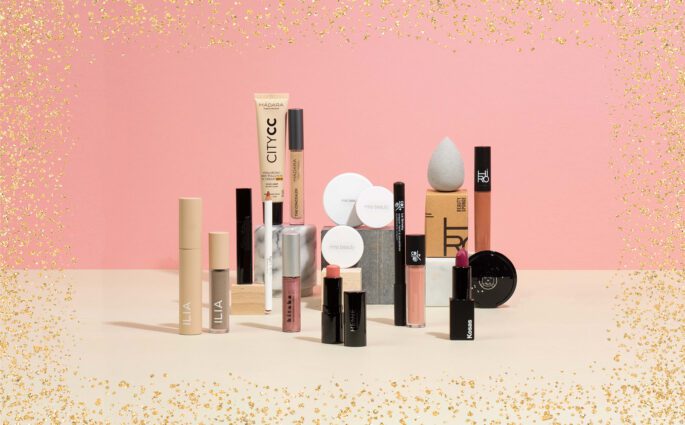 2k21 Amazingy Holiday Giveaways (Week 3) — "For Makeup Lovers" Set | Amazingy Magazine