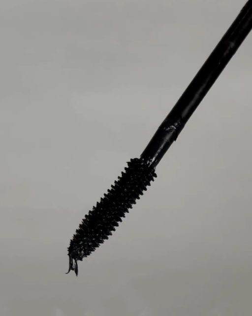 Mádara Cosmetics - Deep Matter Bold Volume Mascara (Brush)