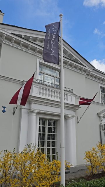 Mádara Tour - Office building, Laubes Nams