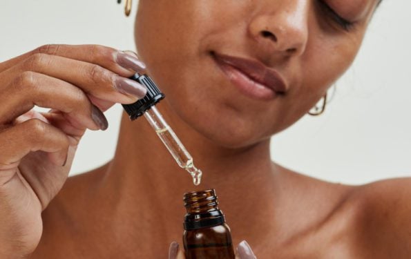 Aktive Wirkstoffe - Vitamin C Booster in winzigem Fläschchen - Photo von Pai Skincare